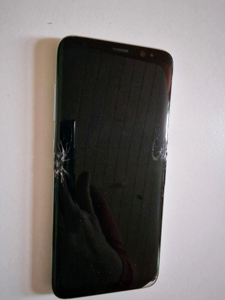 Samsung galaxy s8,neu mit zerbrochenen Glas in Duisburg