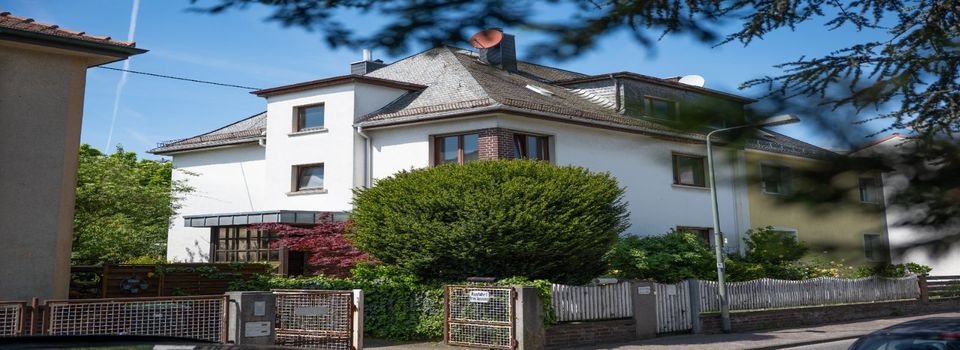 Attraktive Doppelhaushälfte - auch als Mehrgenerationenhaus denkbar - in TOP-Lage von Frankfurt-Sindlingen in Frankfurt am Main