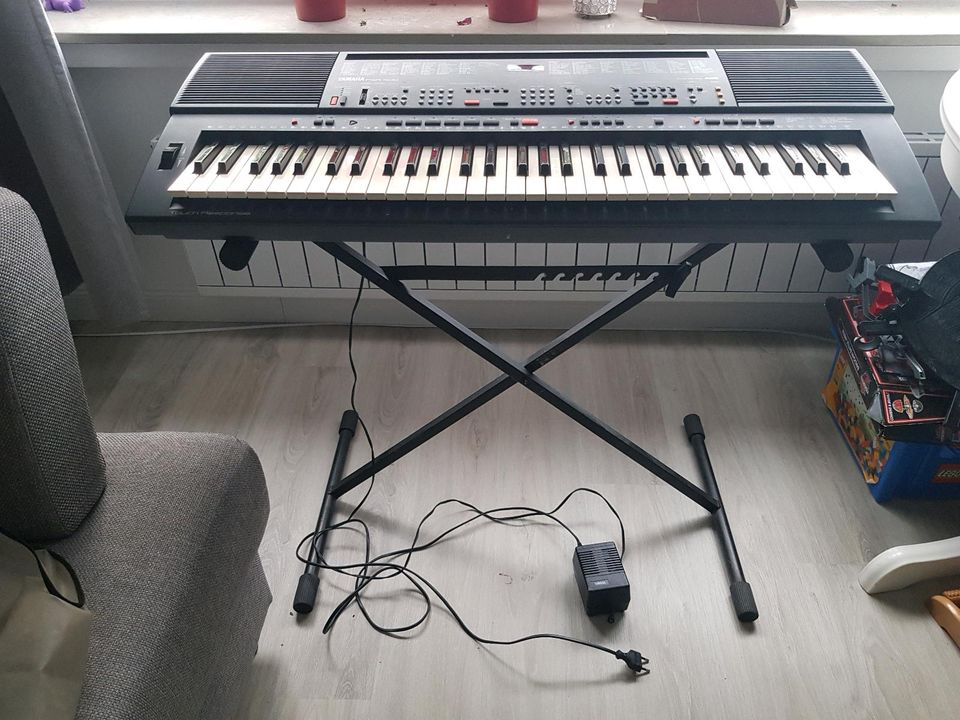 Keyboard Yamaha PSR-400 in Wolfsburg