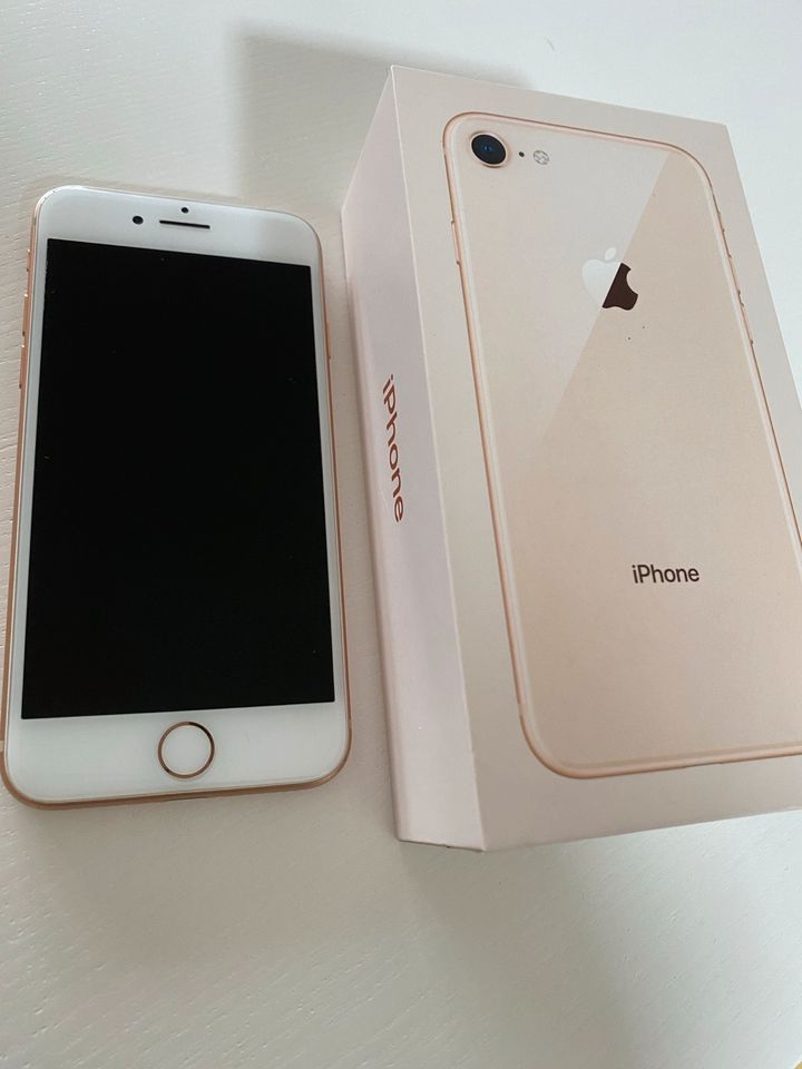 iPhone 8 256 GB Rosé in Willich