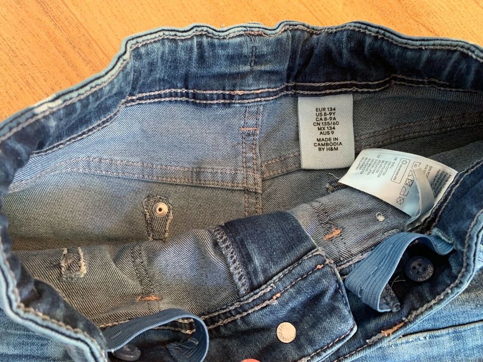 Caprihose / Jeans / Hose in 3/4-Länge für Mädchen, H&M, Gr. 134 in Bad Fallingbostel