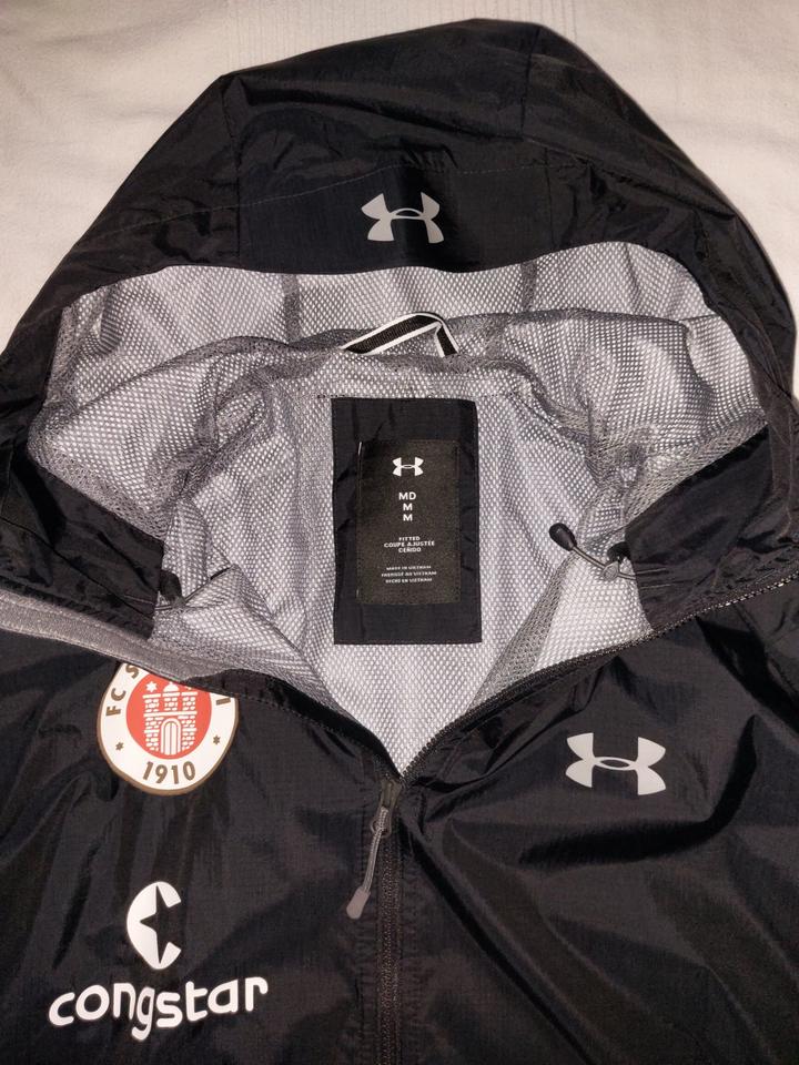 NEU St. Sankt Pauli Wind-/Regen-Jacke schwarz Gr. M Under Armour in Hamburg