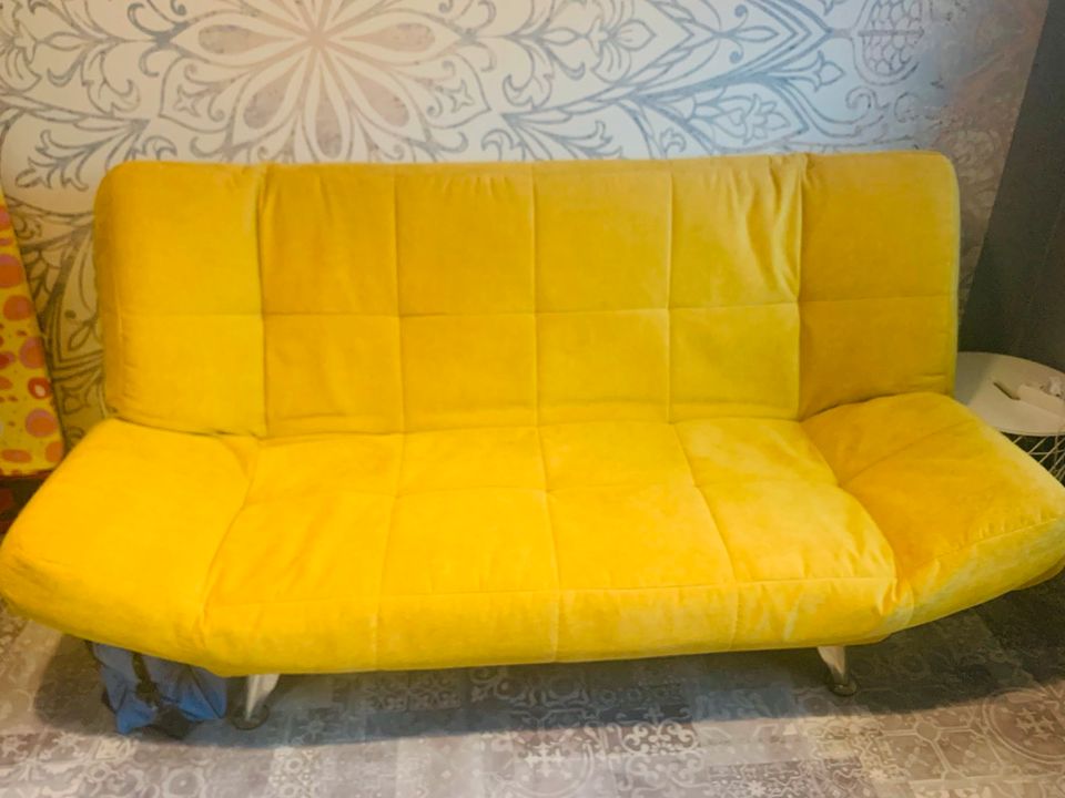 Sofa Schlafsofa Gästebett mit Bettkasten und einklappbaren Ecken in Mittelbach