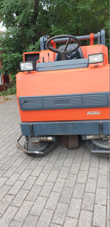 Hako Jonas 1450 E-Elektro Kehrmaschine nur 1491 Betriebsstunde in Bielefeld