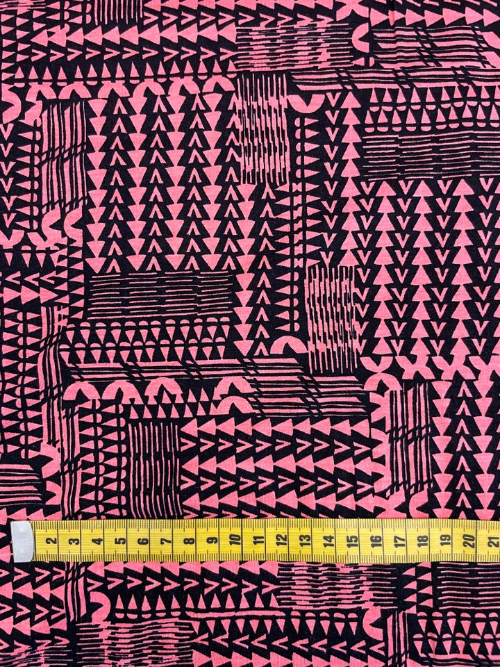 2,3 Meter Stoff Viskose Elastan JERSEY rosa schwarz grafisch TOP in Bielefeld