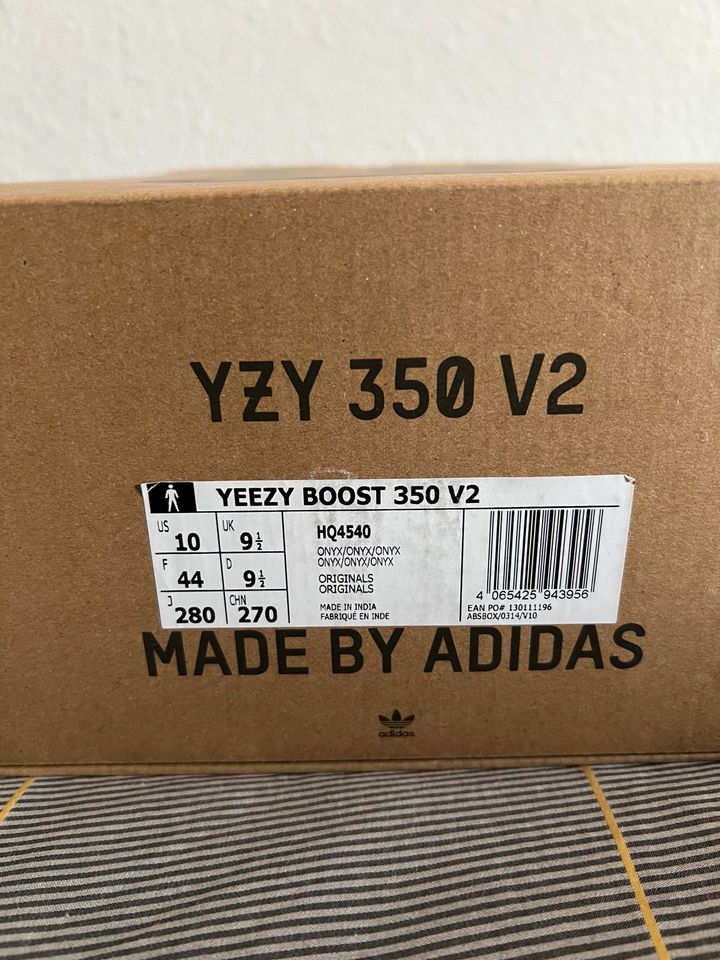 Yeezy 350 v2 Onyx in Neuss