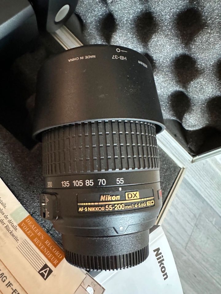 Nikon D5000 Spiegelreflexkamera mit Blitzlicht & 2 Objektiven in Oldenburg