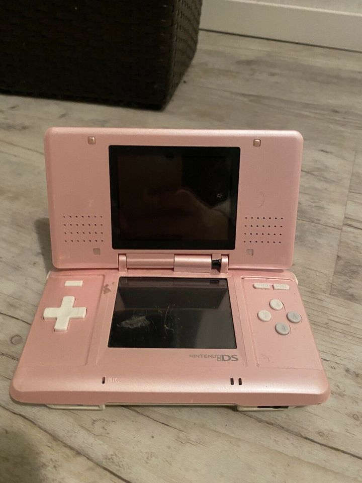 Nintendo DS mit Zubehör in Wiehl