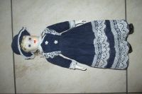 Dekopuppe Porzellanpuppe mit blauem Samtkleid ca. 42 cm Baden-Württemberg - Dornstetten Vorschau