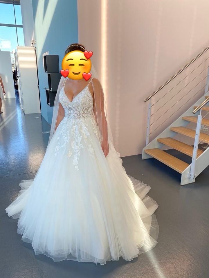 Brautkleid Hochzeitskleid Cosmobella Gr.8-10 in Hachenburg