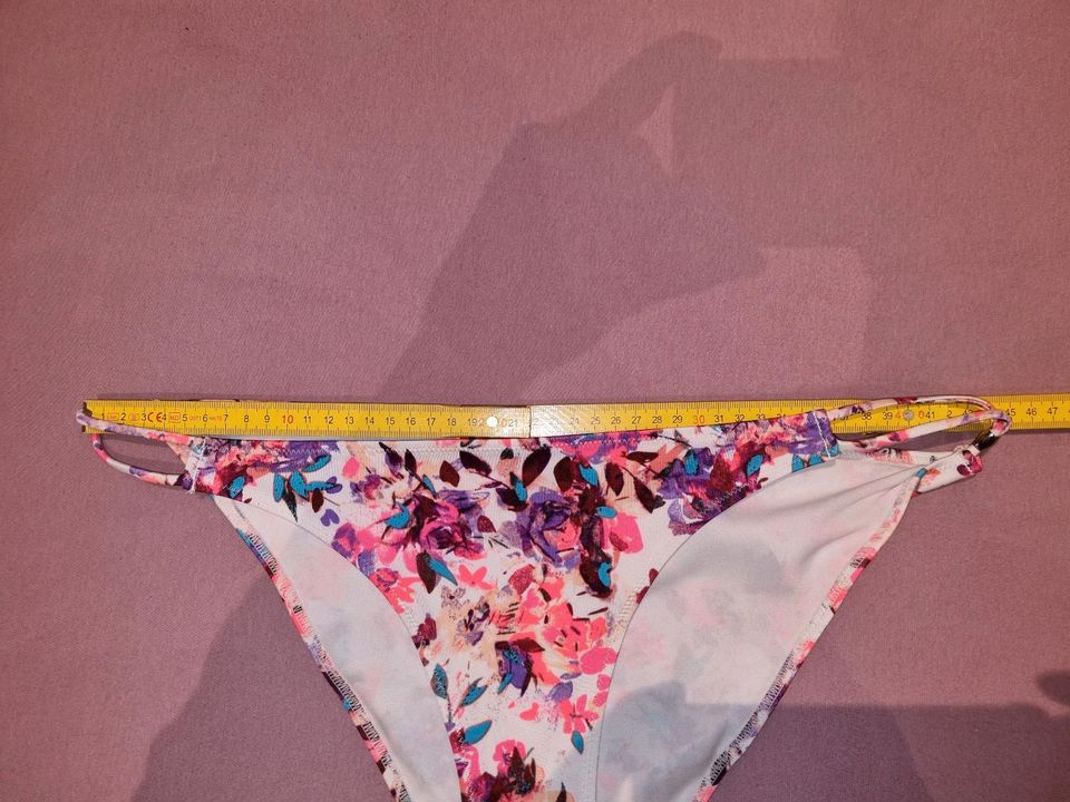 H&M Triangel Neckholder Bikini bunt neon Gr.L/XL 3teilig wie Neu in Bad Liebenzell