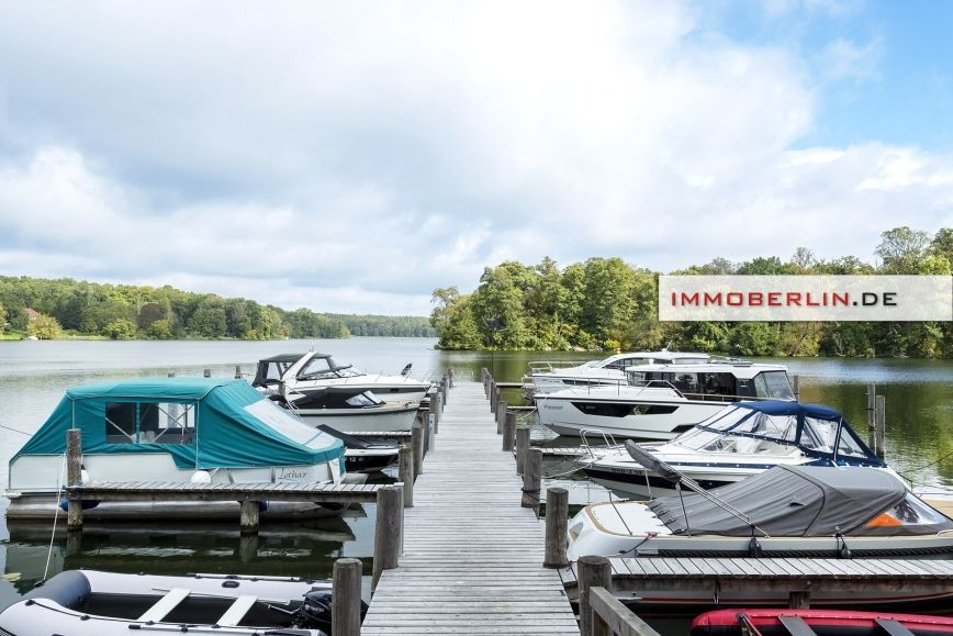 IMMOBERLIN.DE - Wasserblick zur hauseigenen Marina! Luxuriöse Wohnung mit Balkon + Pkw-Stellplatz in Potsdam