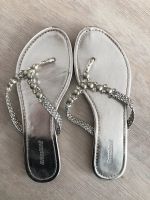 Silberne Sandalen flach Strand Sommer 39 grau Flipflops Nordrhein-Westfalen - Paderborn Vorschau