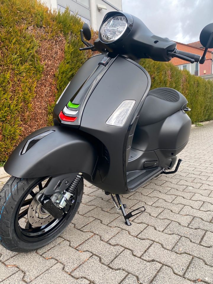 Vespa GTS HPE 300 SuperSport DIVA POLINI 13“ TWM Blackline in Eschborn