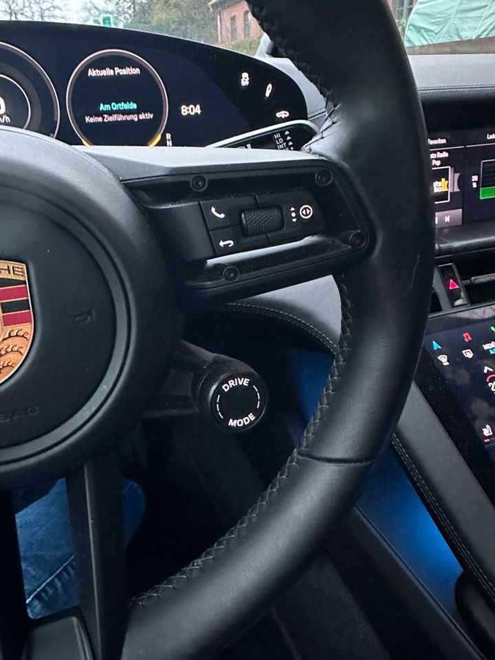 Porsche Tayccan - mit Garantie - nahezu Vollausstattung in Isernhagen