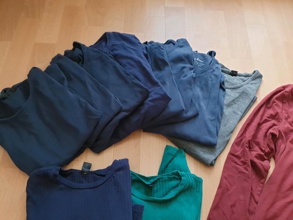 Pullover Langarmshirts M/S 38 Dunkelbau/Grau/Grün/Rot Shein, ect. in Kahla