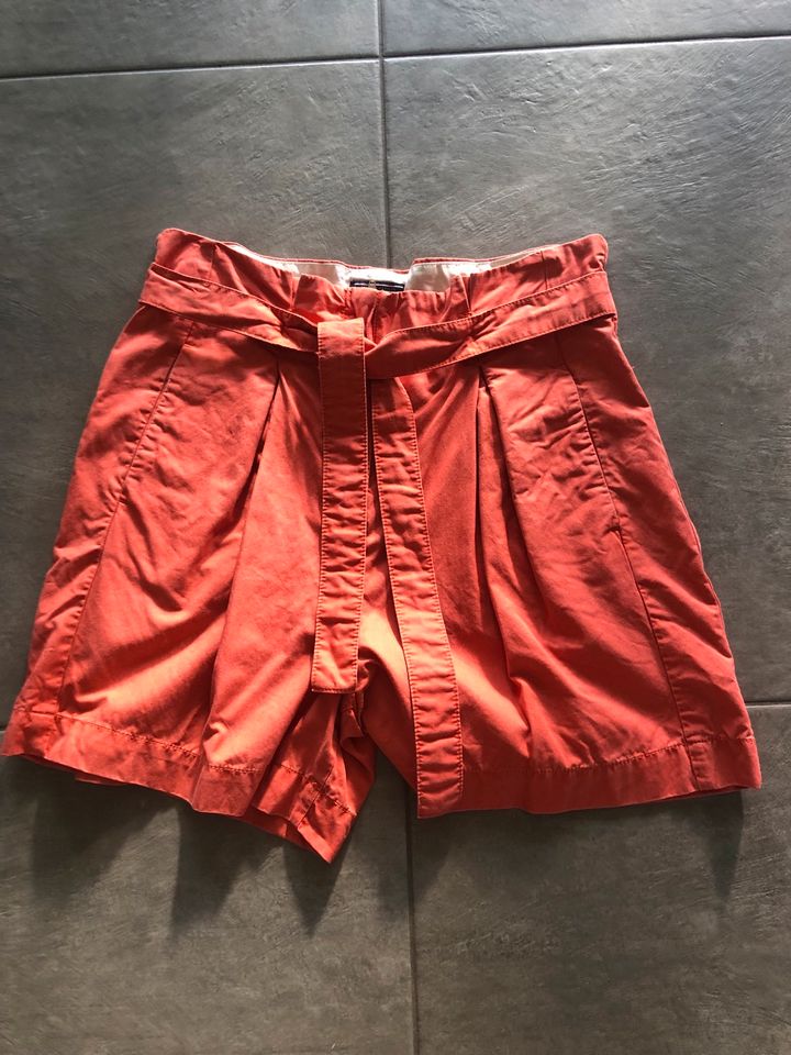 Orange farbende Shorts von Tommy Hilfiger in Verden