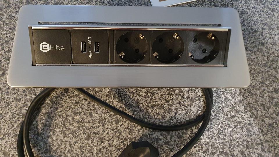 versenkbare Steckdosenleiste mit USB  - gebürstetes Edelstahl in Klettwitz