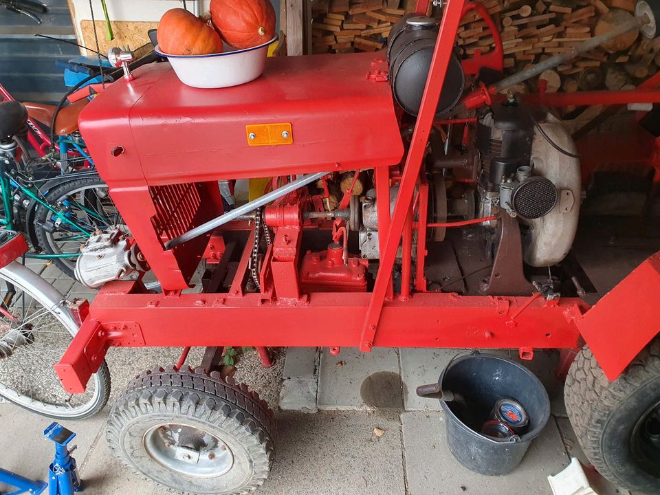 Traktor .  Schmalspur  90 cm breit , Oldtimer in Sandersdorf