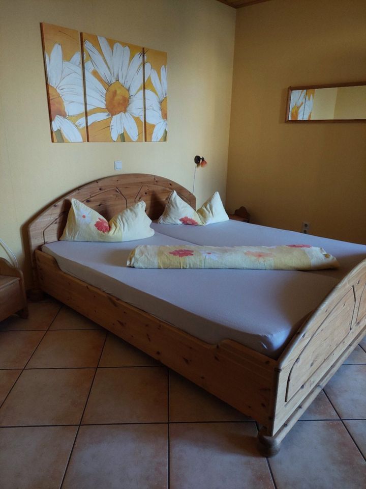 Doppelbett Bett Ehebett 180 x 200 Fichte Massiv Holz in Worms