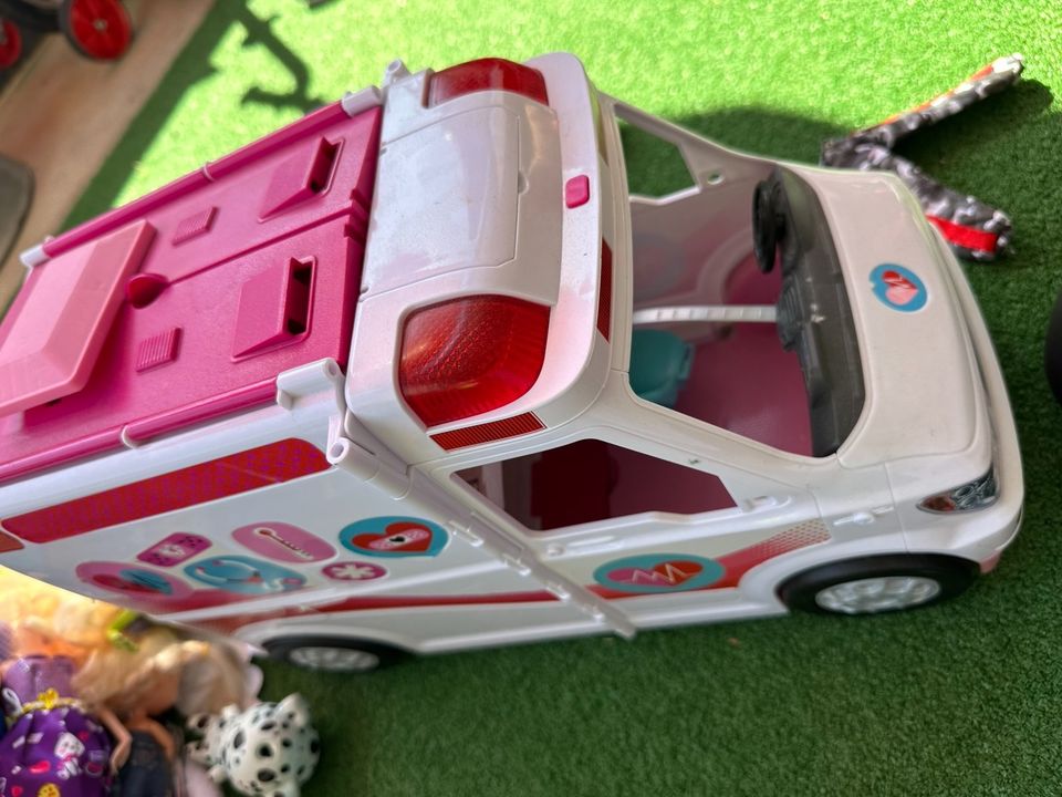 Auto Krankenwagen Barbie in Hamburg