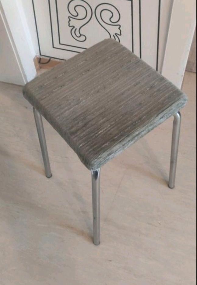 Hocker Sitzhocker mit Grauen Stoffbezug in Gütersloh