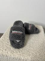 Balenciaga Furry Slide Sandal (Größe 40) Nordrhein-Westfalen - Castrop-Rauxel Vorschau