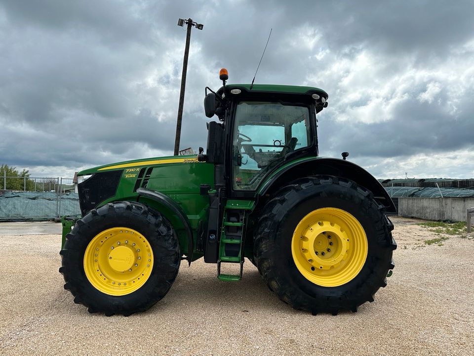 John Deere 7310R / Traktor / Schlepper / Bulldog in Dischingen