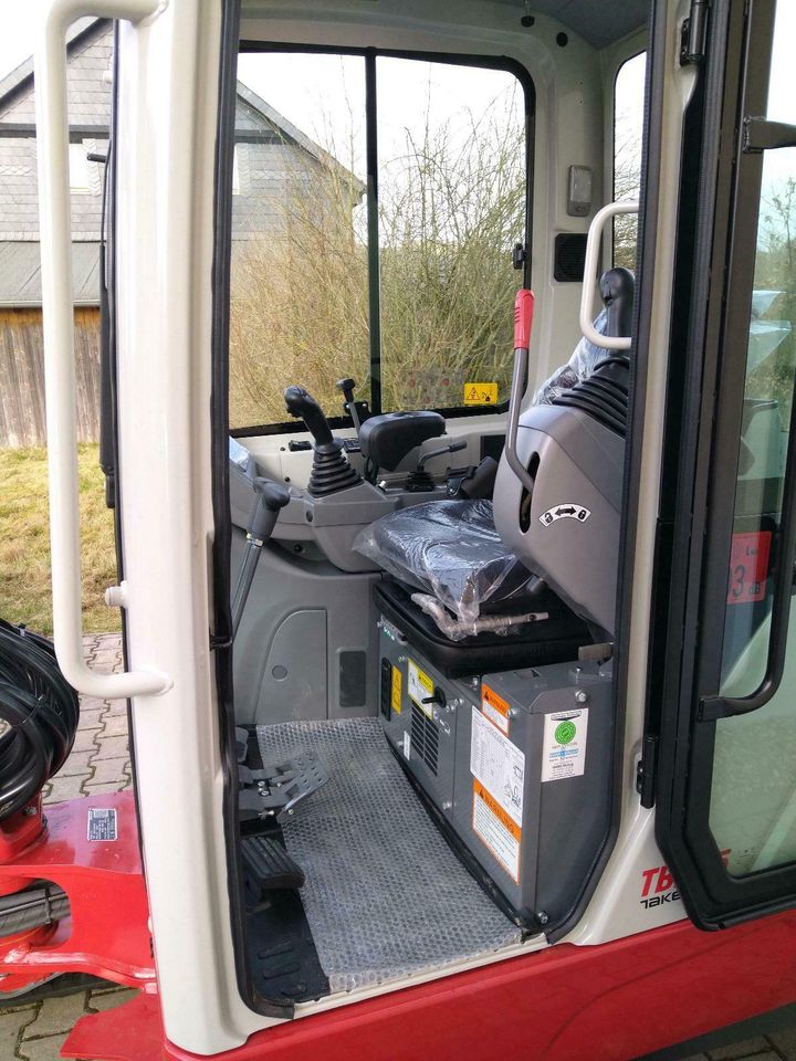 Vermietung Miete Minibagger Bagger Takeuchi TB225 Powertilt in Hoppstädten-Weiersbach