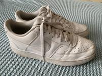 Nike Sneaker Turnschuhe Schuhe weiss 42,5 27cm Leder? Bayern - Erding Vorschau