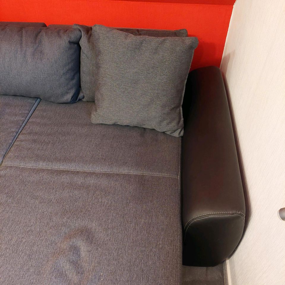 Sofa/Couch/Wohnlandschaft (kaum benutzt) in Rastede