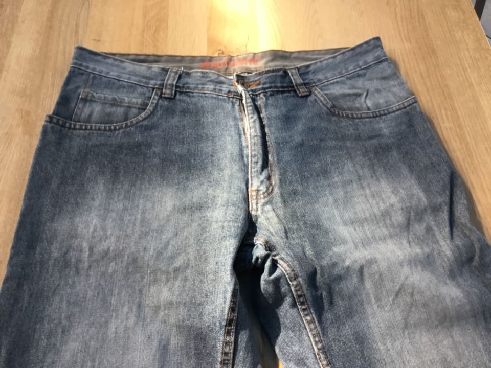 Männer Jeans Authentic gr 38/32 Hose in Ehringshausen