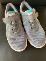 Nike Turnschuhe Gr.35 Damen/Mädchen Bayern - Hunderdorf Vorschau