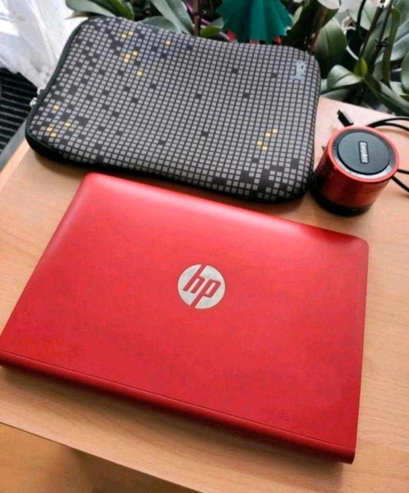 Hp Pavillion 2 Laptop + Tab, rot + Tasche+ Lautsprecher in Pullach