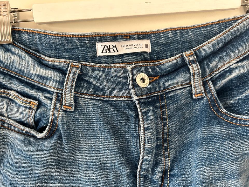 Zara Jeans Relaxed Fit hoher Bund Gr. 36 in Kaarst