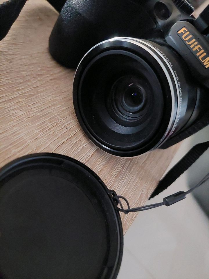 FUJIFILM  Digitalkamera zu verkaufen! in Beverungen