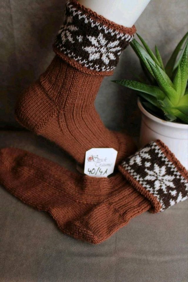 Handgestrickte Umschlag-Socken in Größe 40/41 in Harsefeld