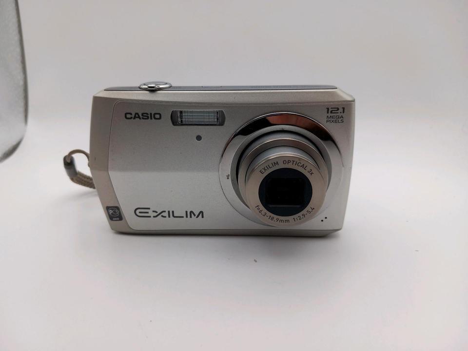 Digitalkamera Casio Exilim EX-Z16 mit Ladegerät und Tasche in Butzbach