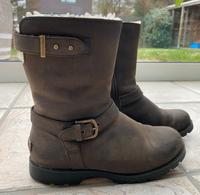 UGGS, Gr 37, wenig getragen, Leder, Fellfutter Hessen - Karben Vorschau