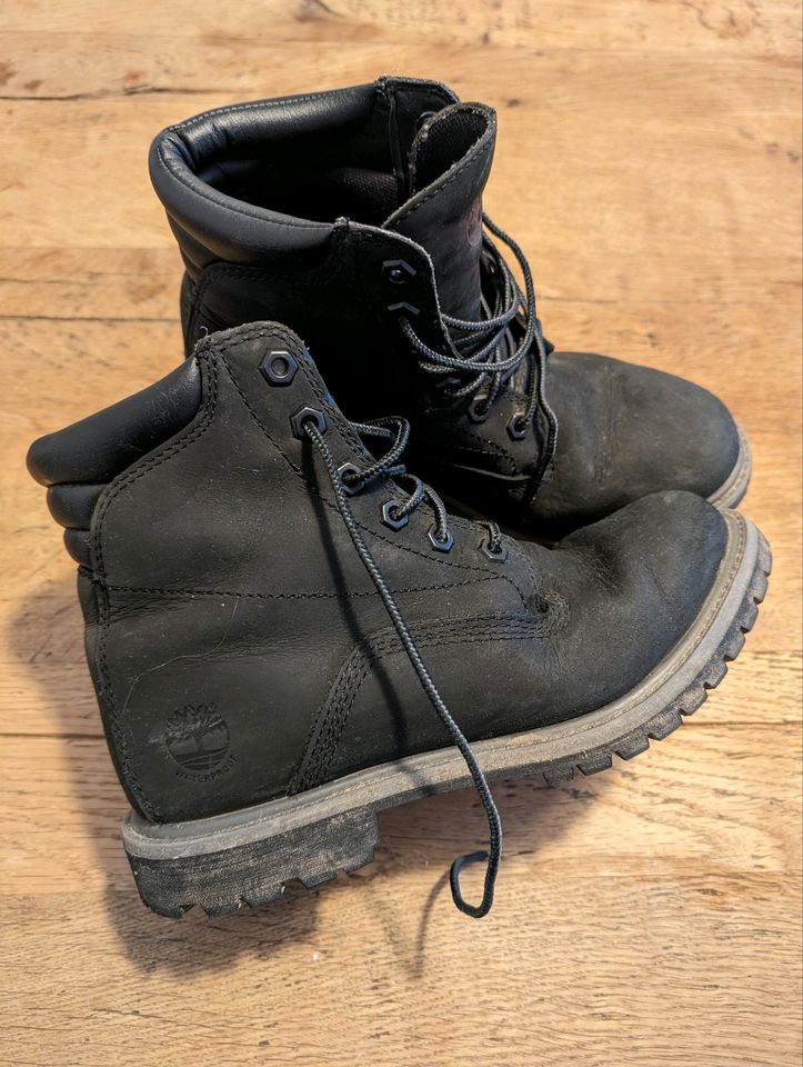 Gebrauchte Timberland Stiefel in schwarz Größe 38,5 in Neu-Isenburg