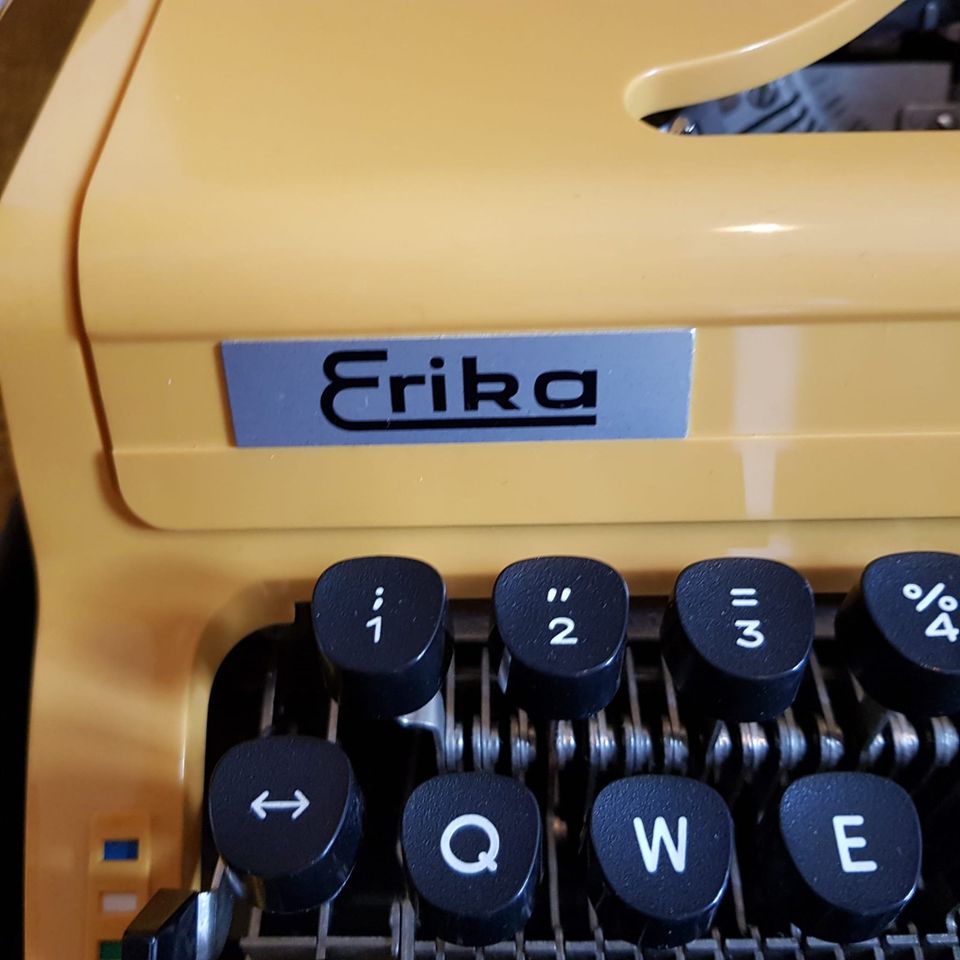 Schreibmaschine "Erika" in Winden