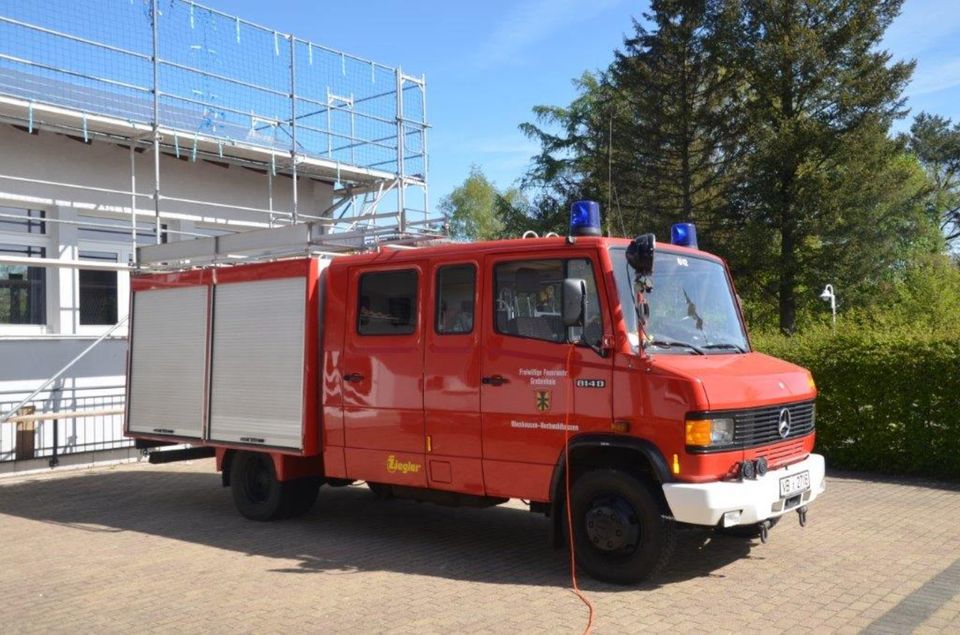 Feuerwehrauto Löschgruppenfahrzeug LF 8/6 Mercedes 814 D in Grebenhain