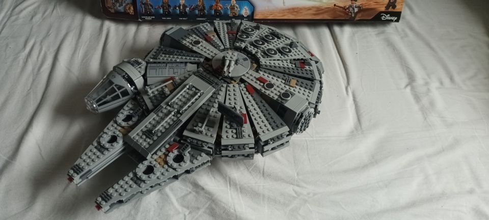 Lego Star Wars 75105 Millenium Falcon in Neukirchen/Erzgeb