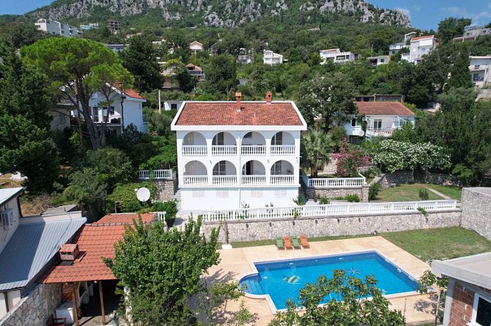 DEINE TRAUMIMMOBILIE IN MONTENEGRO! Egal ob Haus, Wohnung, Villa oder ein Investment! in Reichshof