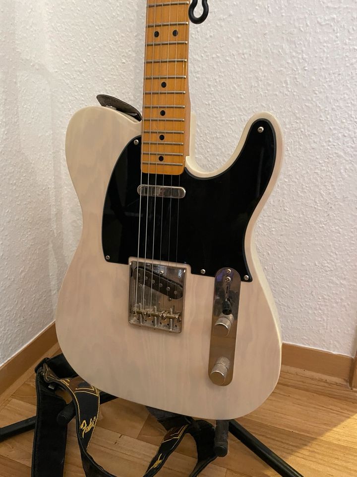 Fender Telecaster E-Gitarre mit speziellem Korpus in Leipzig