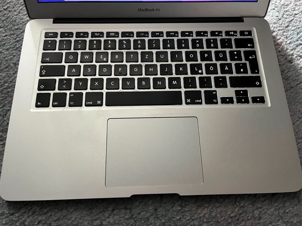 Apple MacBook Air (Modell 2015) in Garbsen