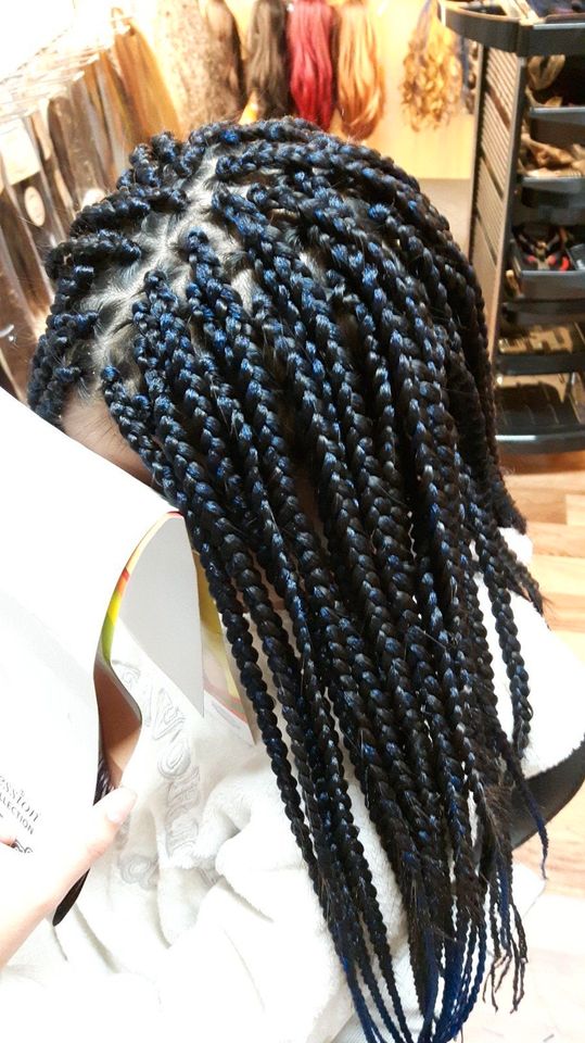 X-Pression Braid, 2 x Pre-stretched 160g, Hot water treatment in Berlin