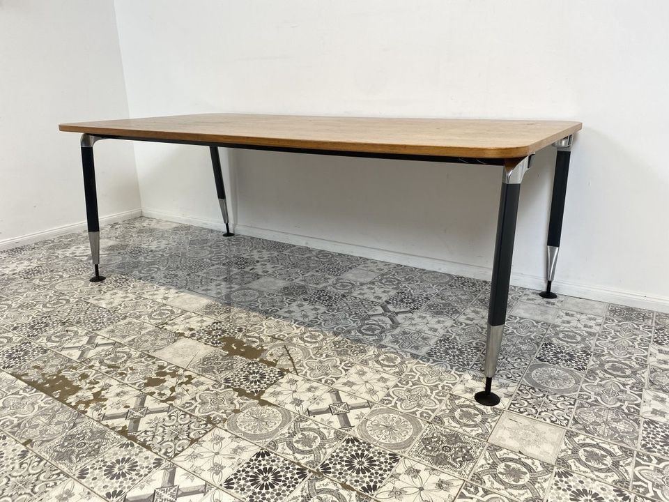 WMK Hochwertiger & sehr gut erhaltener großer Konferenztisch mit edler Holzplatte auf präzise höhenverstellbarem Metallgestell # Tisch Esstisch Küchentisch Schreibtisch Bürotisch Industrie Design in Berlin