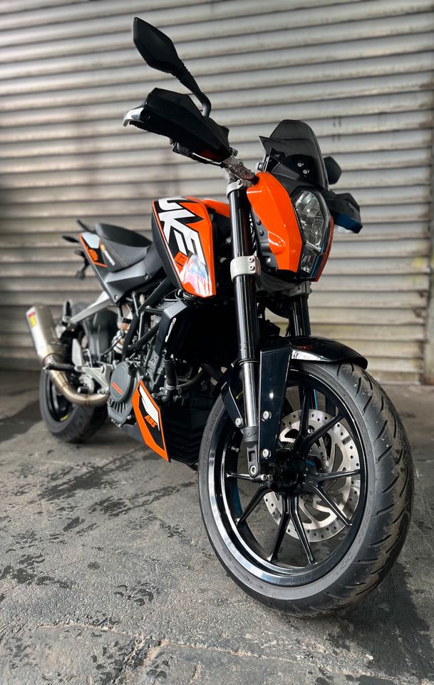 KTM Duke 125 ABS Akrapovic B196 wenig Kilometer MwSt. Ausweisbar in Kürten