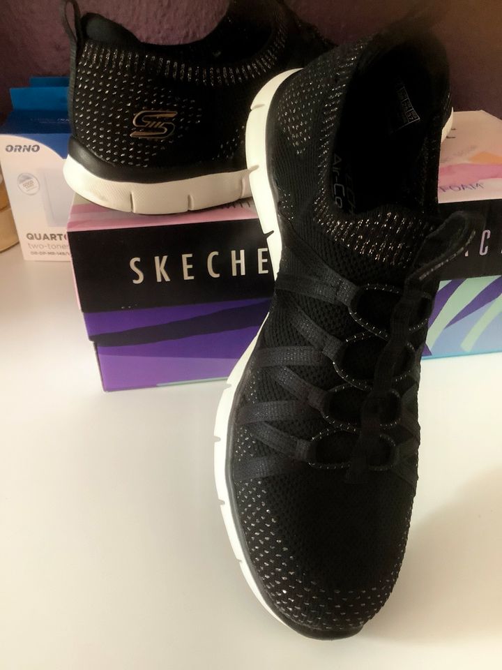 Neuwertige Skechers Sneaker für den Sommer Gr.38 in Frechen